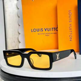 Picture of Louis Vuitton Sunglasses _SKUfw77644602fw